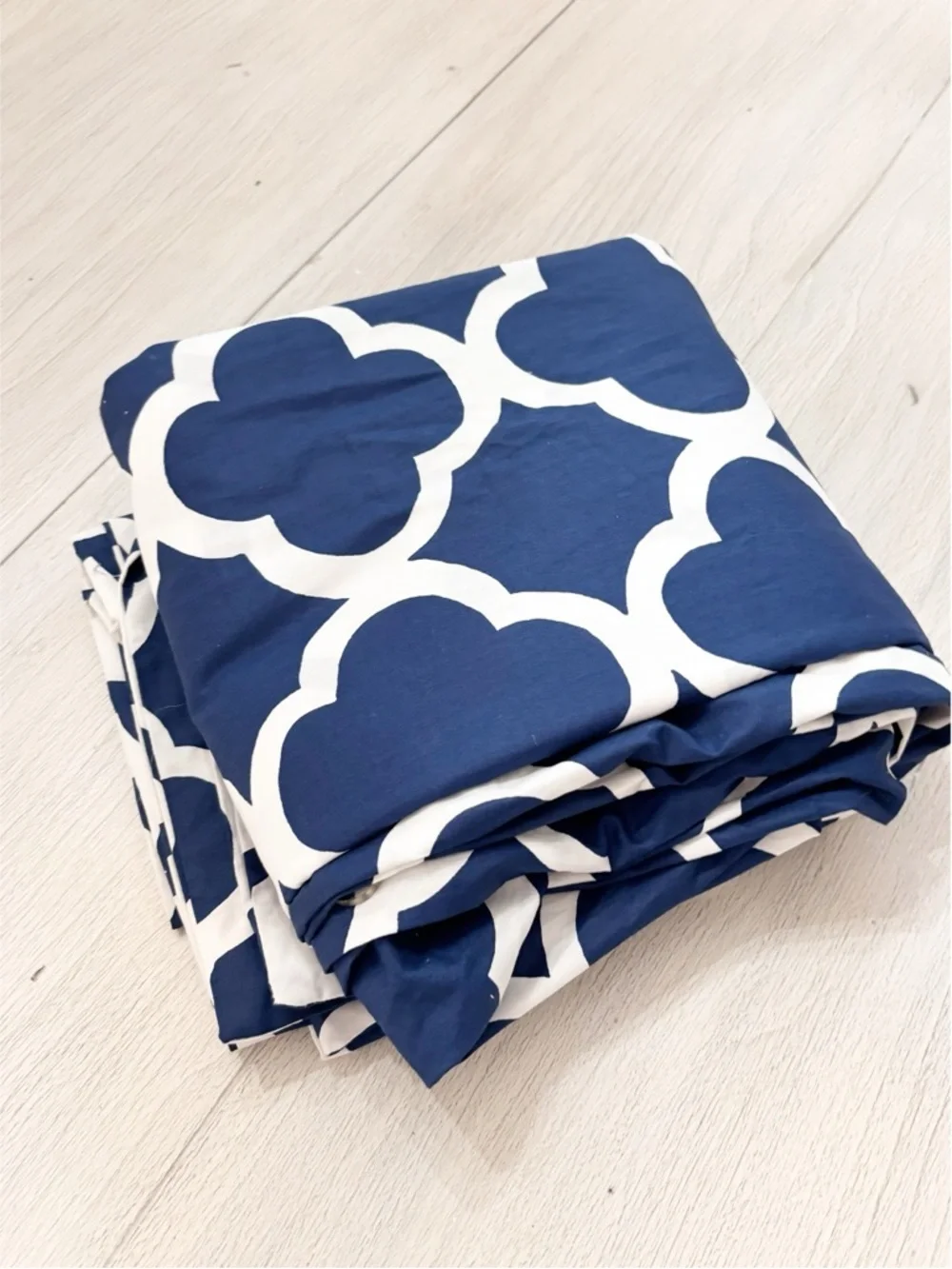POTTERY BARN TEEN Blue White LUCKY CLOVER Quatrefoil Duvet Cover Twin 68” X 86”